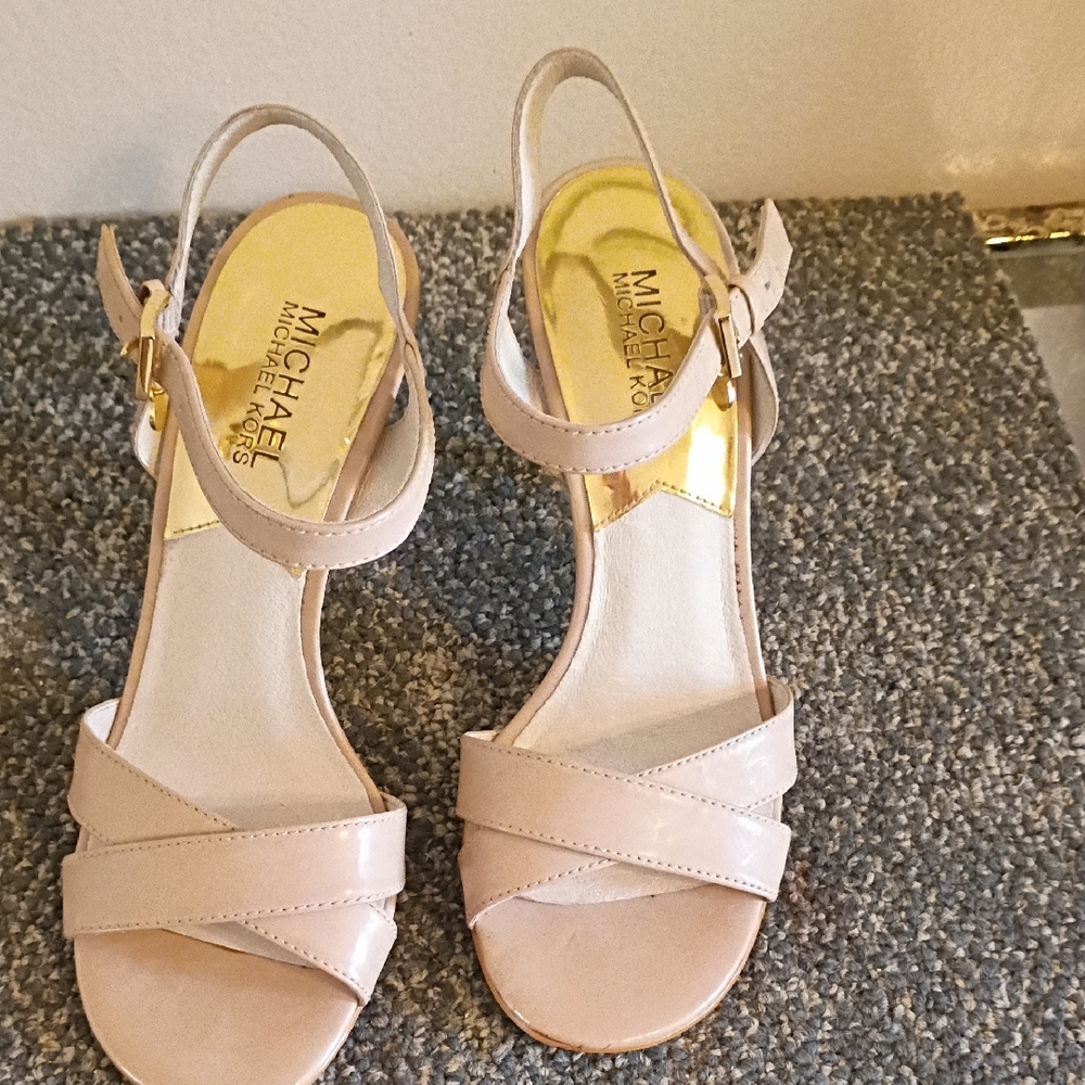Elegant Beige Strappy Heels - Picture 2 of 8
